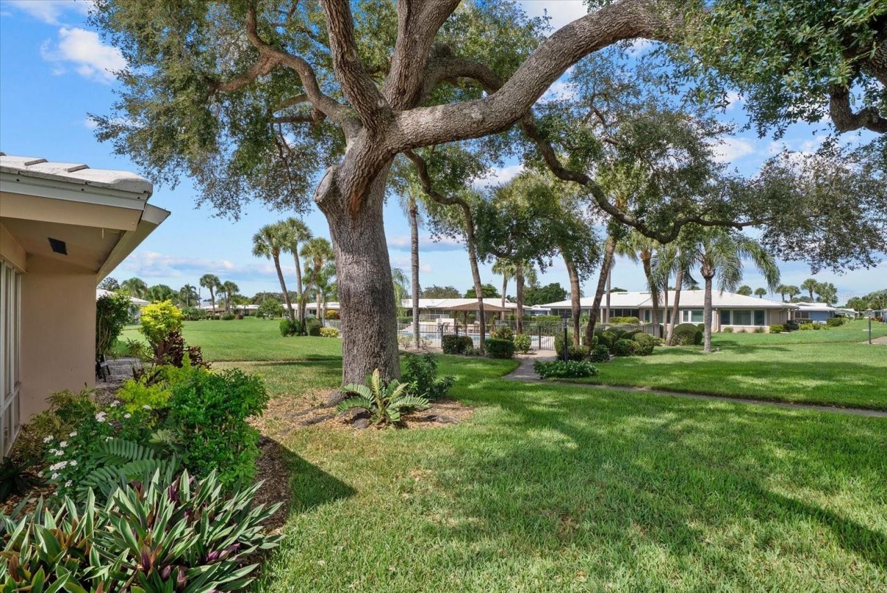 3289 Fairhaven Lane, Unit 112, Sarasota, FL 34239 Photo