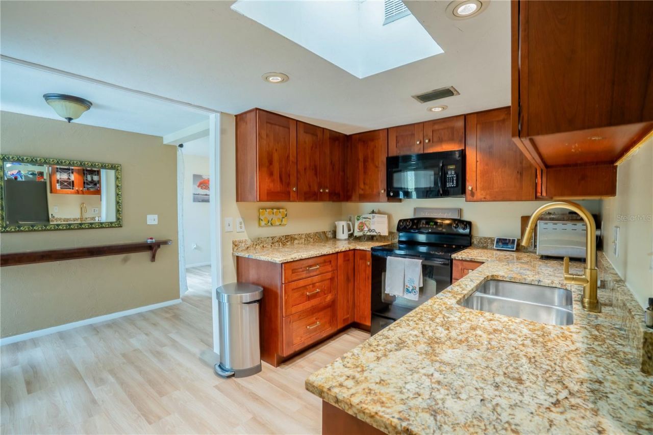 3289 Fairhaven Lane, Unit 112, Sarasota, FL 34239 Photo