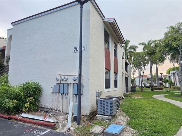 20125 NE 3rd Ct , Unit 3, Miami, FL 33179