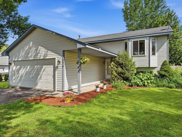 1074 Meadow Street , Cologne, MN 55322
