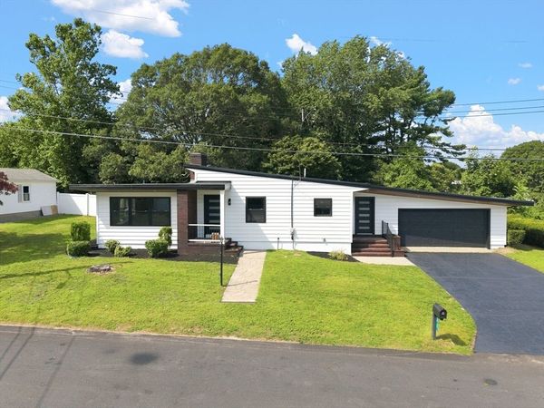 21 Hilltop Rd, Dartmouth, MA 02747