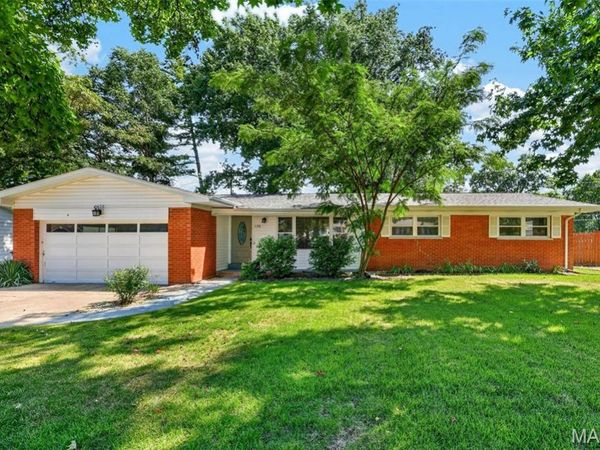 120 S Duchesne Drive, St Charles, MO 63301