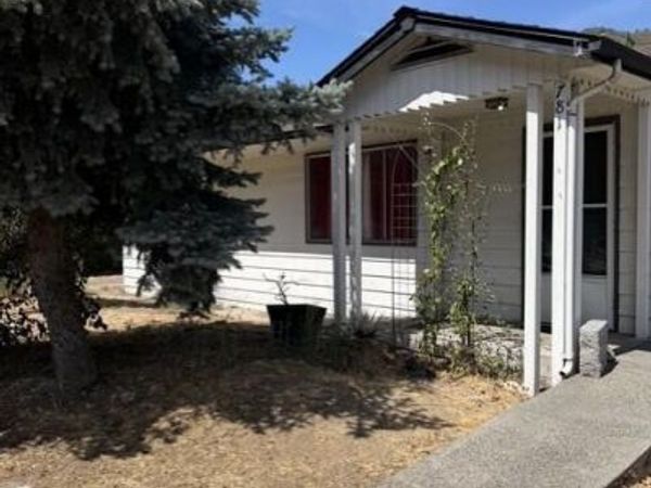 781 N 2nd Avenue, Gold Hill, OR 97525