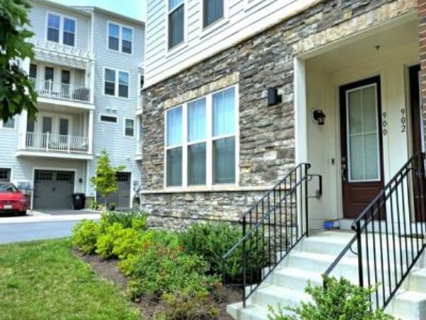 902 CALIFORNIA DRIVE NE, LEESBURG, VA 20176