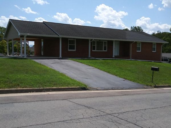 504 Bryan DR , Vinton, VA 24179