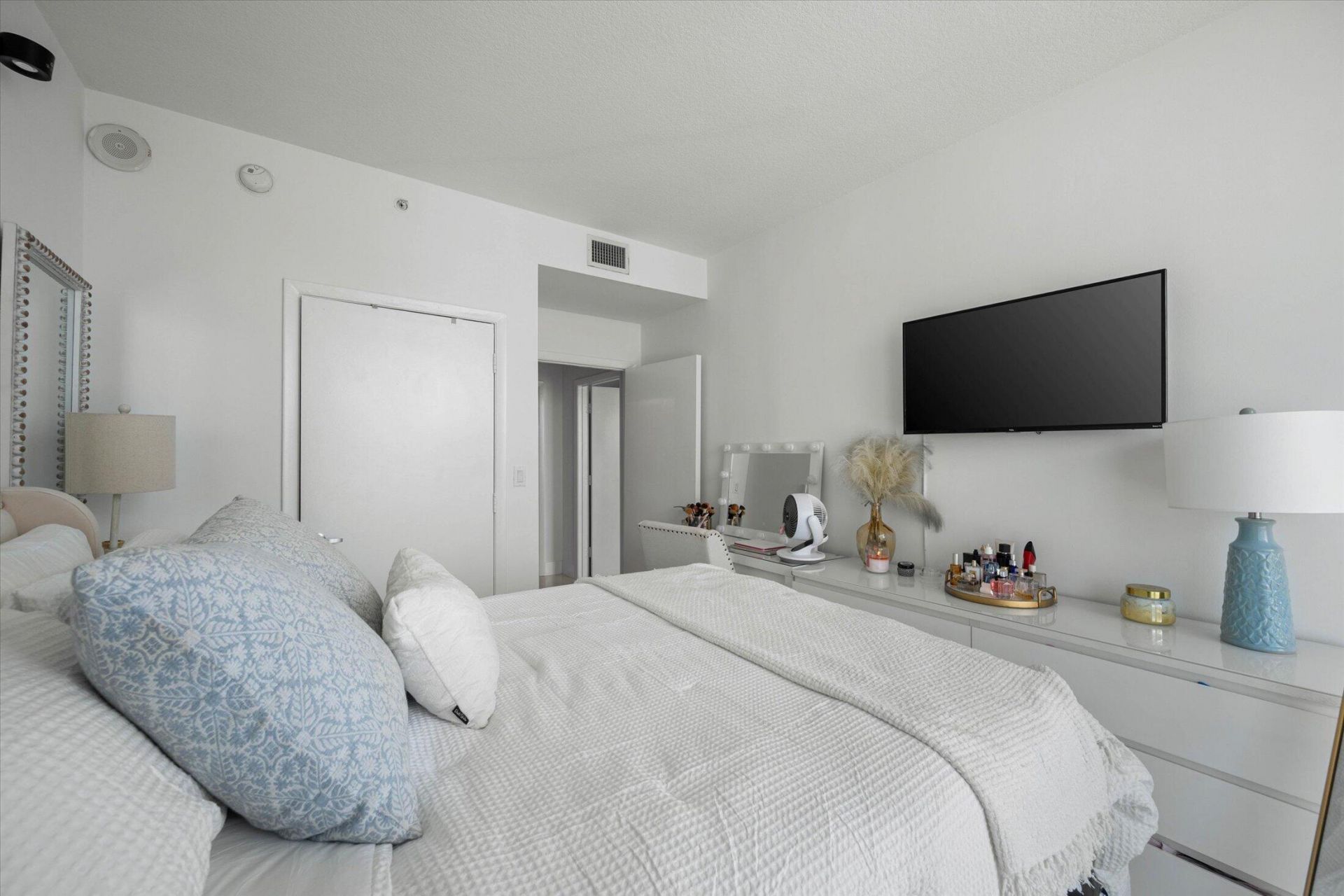 1900 N Bayshore Drive, Unit 2312, Miami, FL 33132 Photo