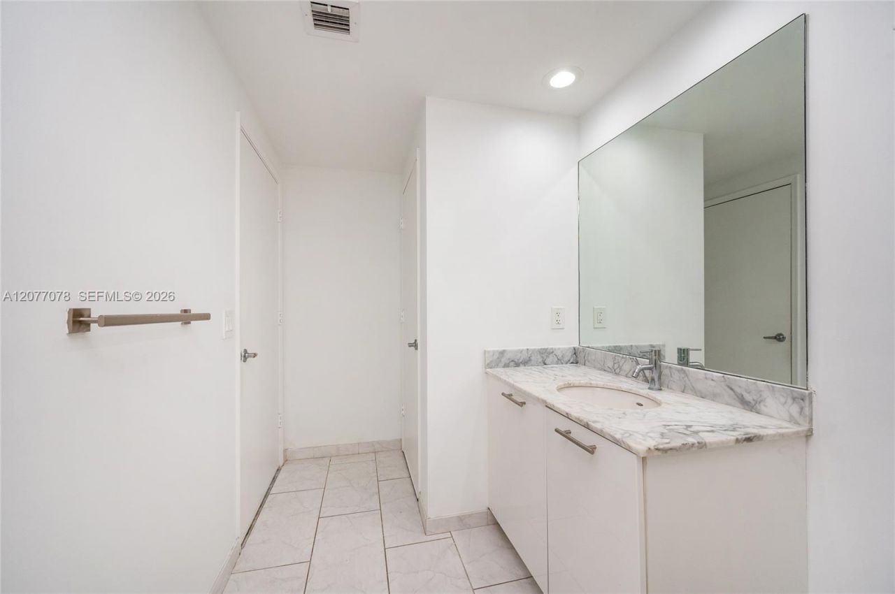951 Brickell Ave, Unit 2608, Miami, FL 33131 Photo