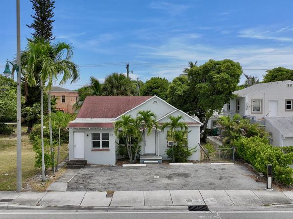 3608 Broadway Avenue, West Palm Beach, FL 33407