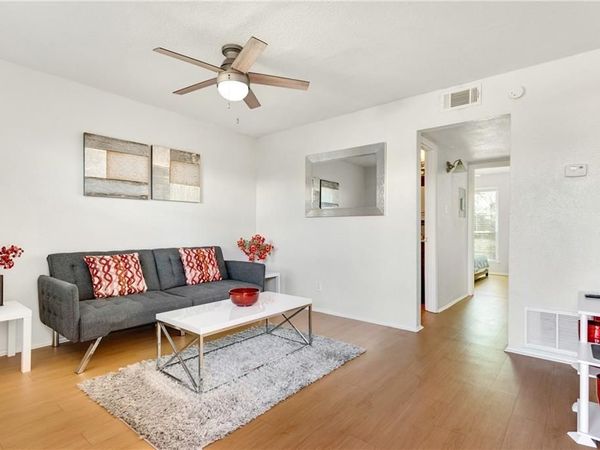 2401 Manor RD, Unit 209, Austin, TX 78722