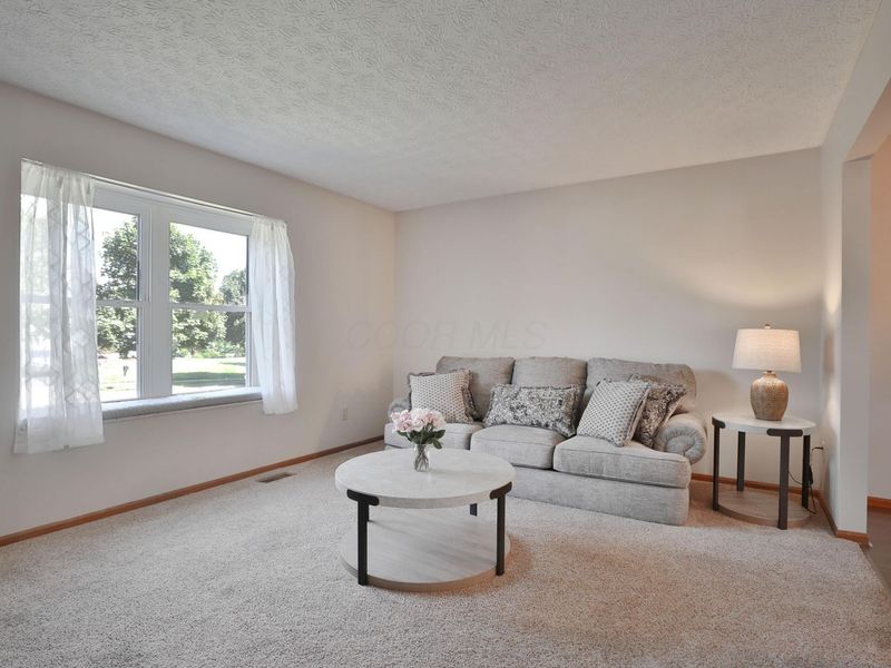 3311 Harbor Bay Drive, Columbus, OH 43221 Photo 4