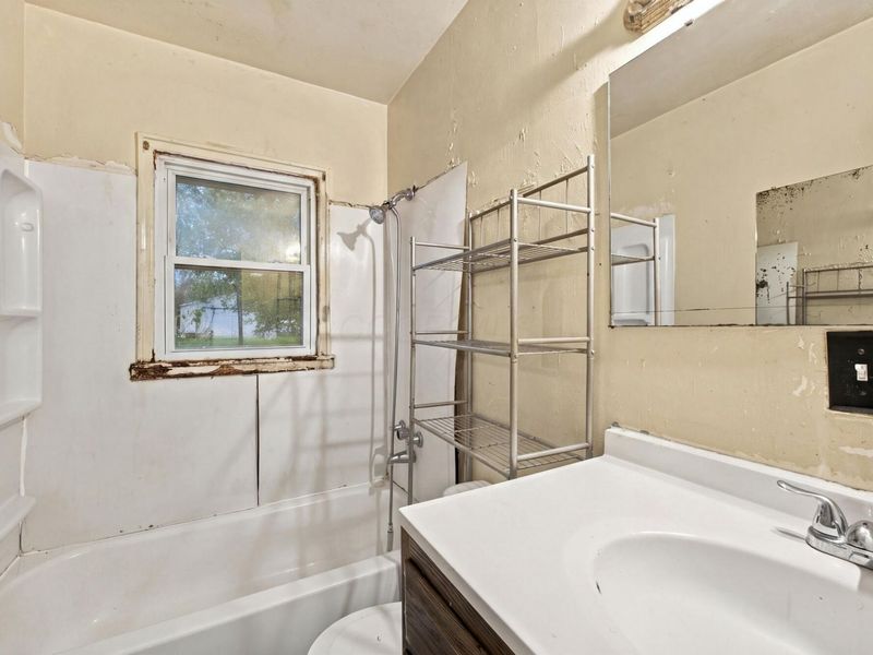 2328 Middlehurst Drive, Columbus, OH 43219 Photo 12