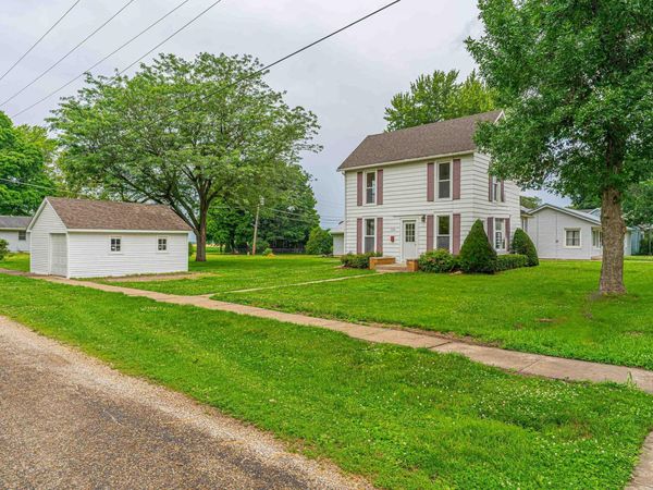 120 E MCCORMICK Avenue, Emden, IL 62635