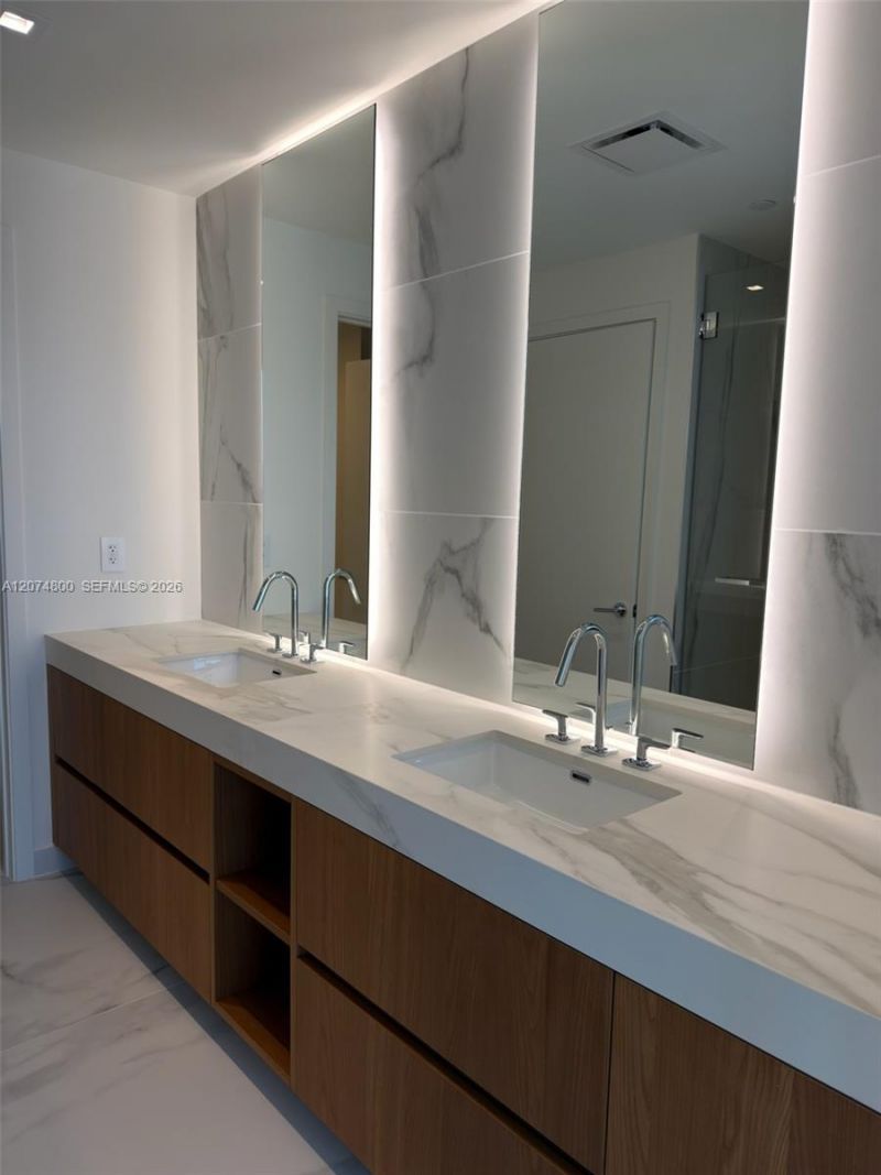 1400 Biscayne Boulevard, Unit 2702, Miami, FL 33132 Photo