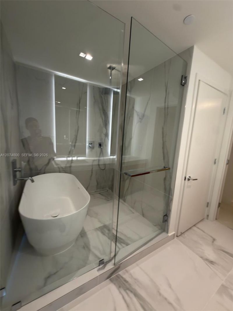 1400 Biscayne Boulevard, Unit 2702, Miami, FL 33132 Photo