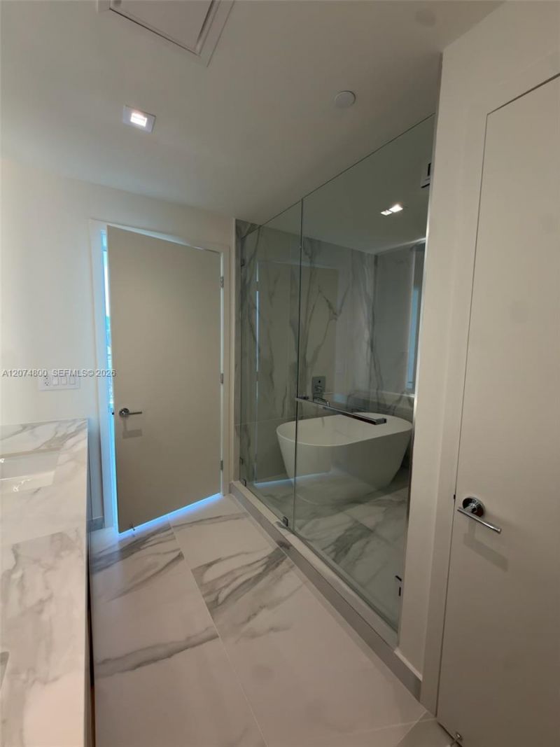 1400 Biscayne Boulevard, Unit 2702, Miami, FL 33132 Photo