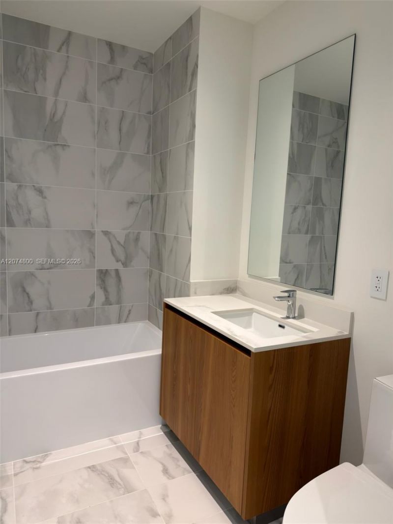 1400 Biscayne Boulevard, Unit 2702, Miami, FL 33132 Photo