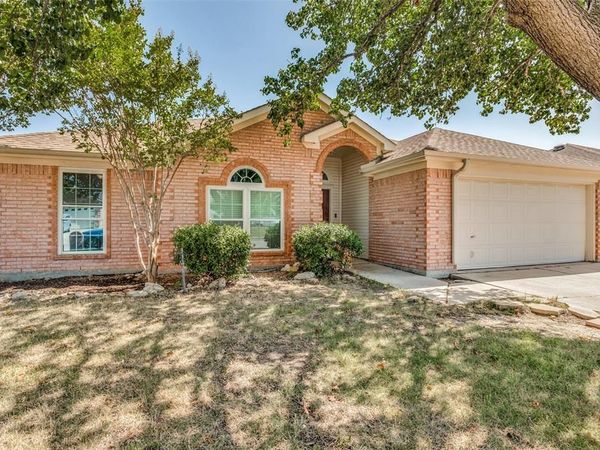 540 Cambridge Drive, Saginaw, TX 76179
