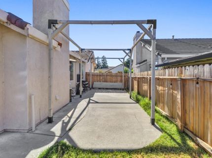 8427 Serio Way, Elk Grove, CA 98758 Photo