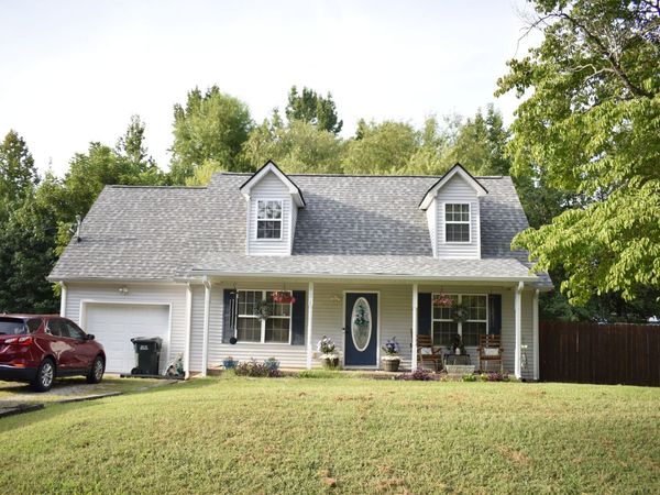 126 Silver Leaf Cir, Dickson, TN 37055