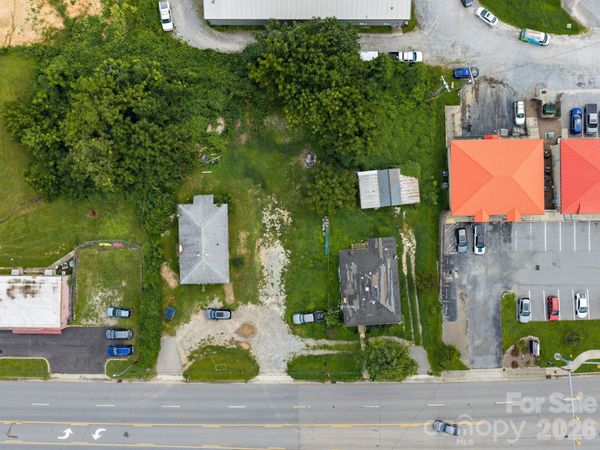 2652 Hendersonville Road , Arden, NC 28704