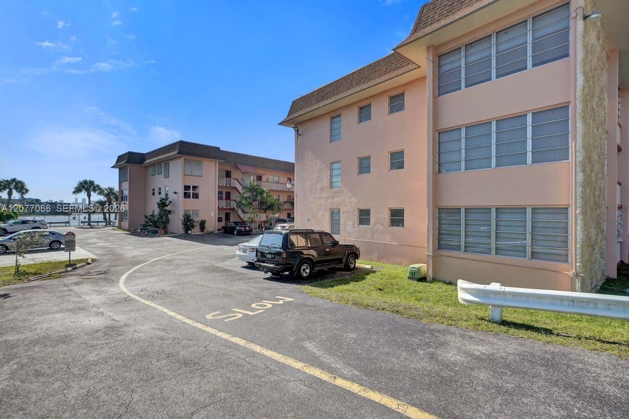18707 NE 14th Ave, Unit 522, Miami, FL 33179 Photo