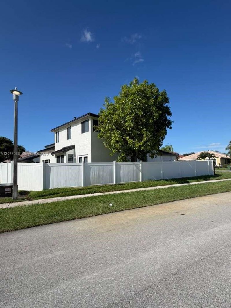 1920 NW 182nd Ter, Pembroke Pines, FL 33029 Photo