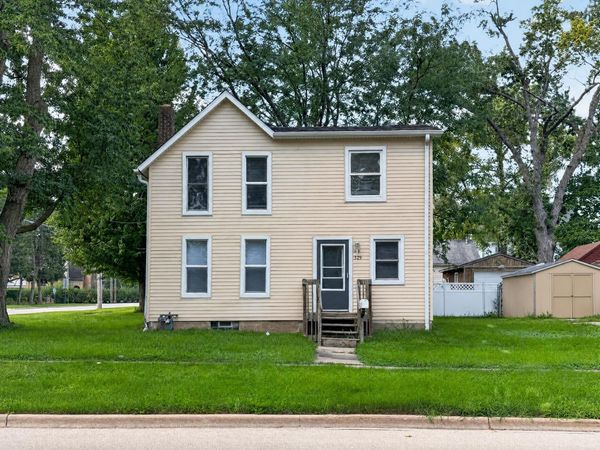 529 S Locust Street , Sycamore, IL 60178