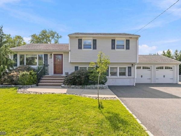 112 Sand Rd, Fairfield, NJ 07004