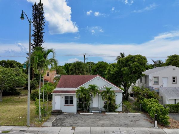 3608 Broadway Avenue, West Palm Beach, FL 33407