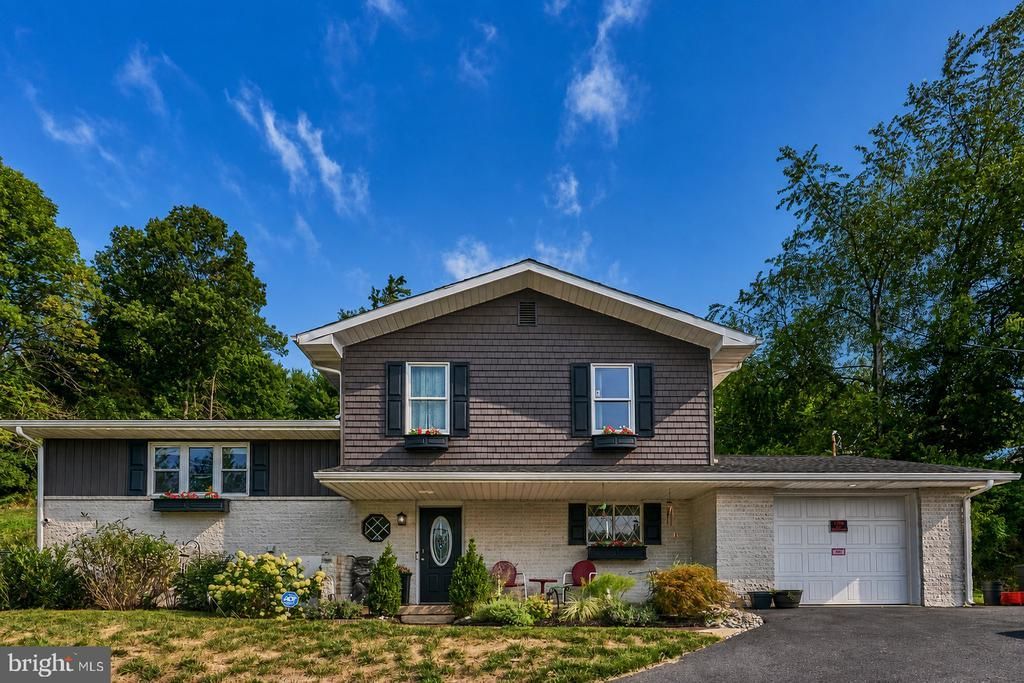 792 FAIRMONT AVENUE , MOHNTON, PA 19540