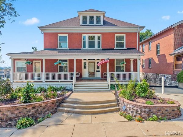 6120 Victoria Avenue, St Louis, MO 63139