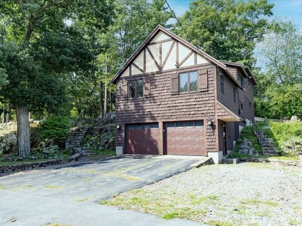 43 Ledgewood Dr, Danvers, MA 01923