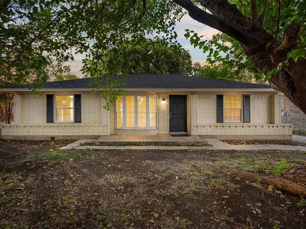 509 E Williamsburg Manor , Arlington, TX 76014