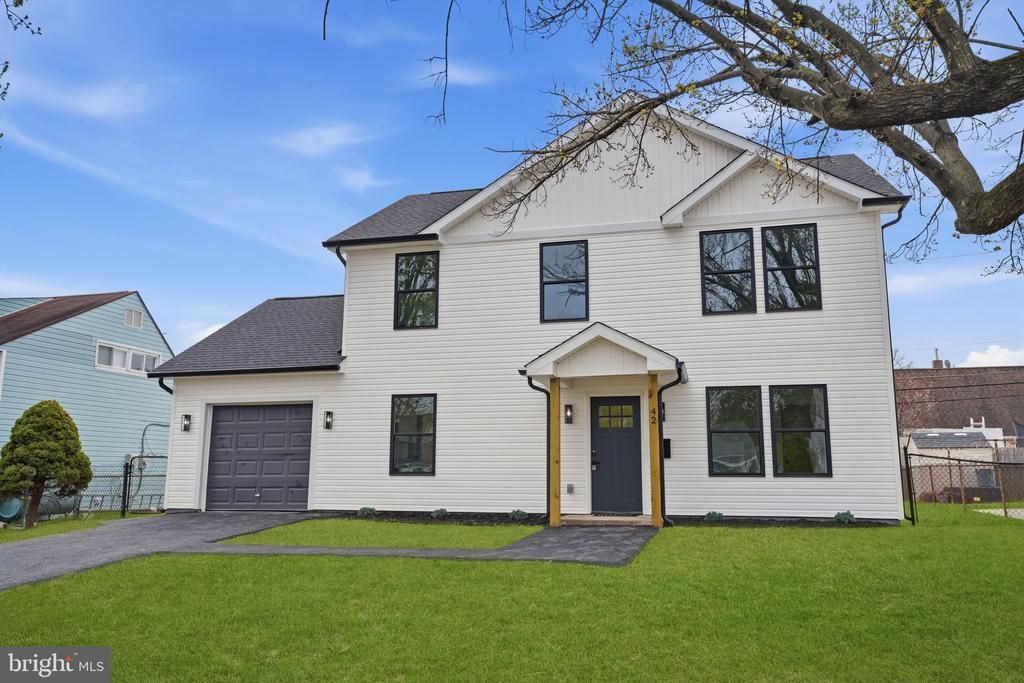 84 ICE POND ROAD , LEVITTOWN, PA 19057