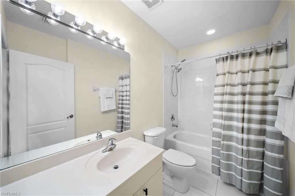 7804 Regal Heron Cir, Unit 304, Naples, FL 34104 Photo