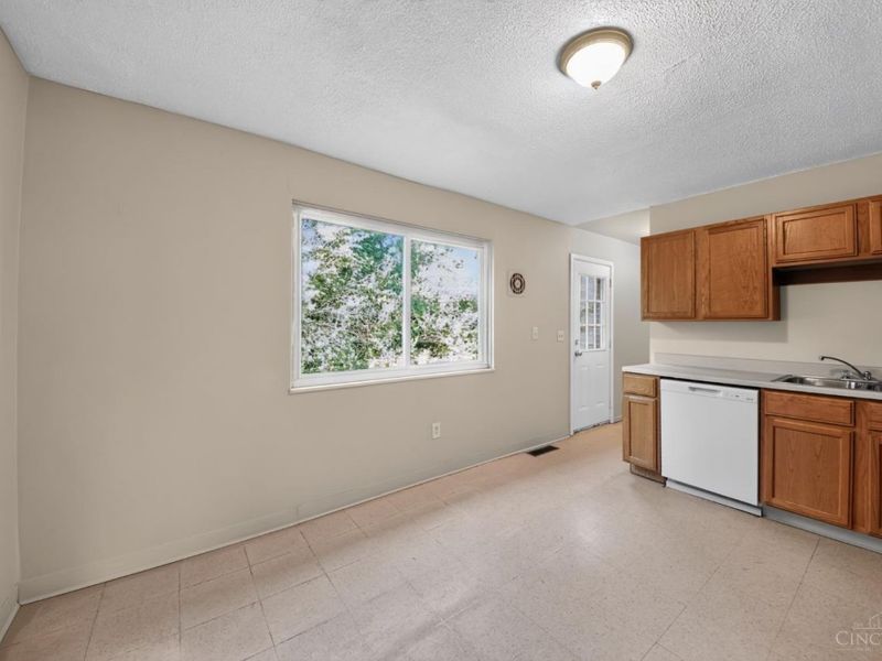 1959 Lotushill Drive, Springfield Township, OH 45240 Photo 14