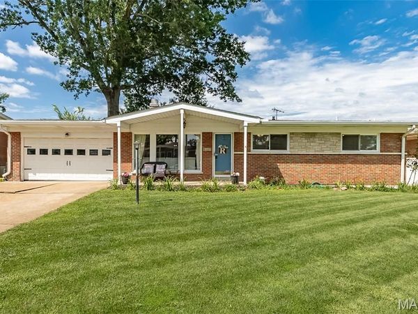 9327 Ewers Drive, Crestwood, MO 63126