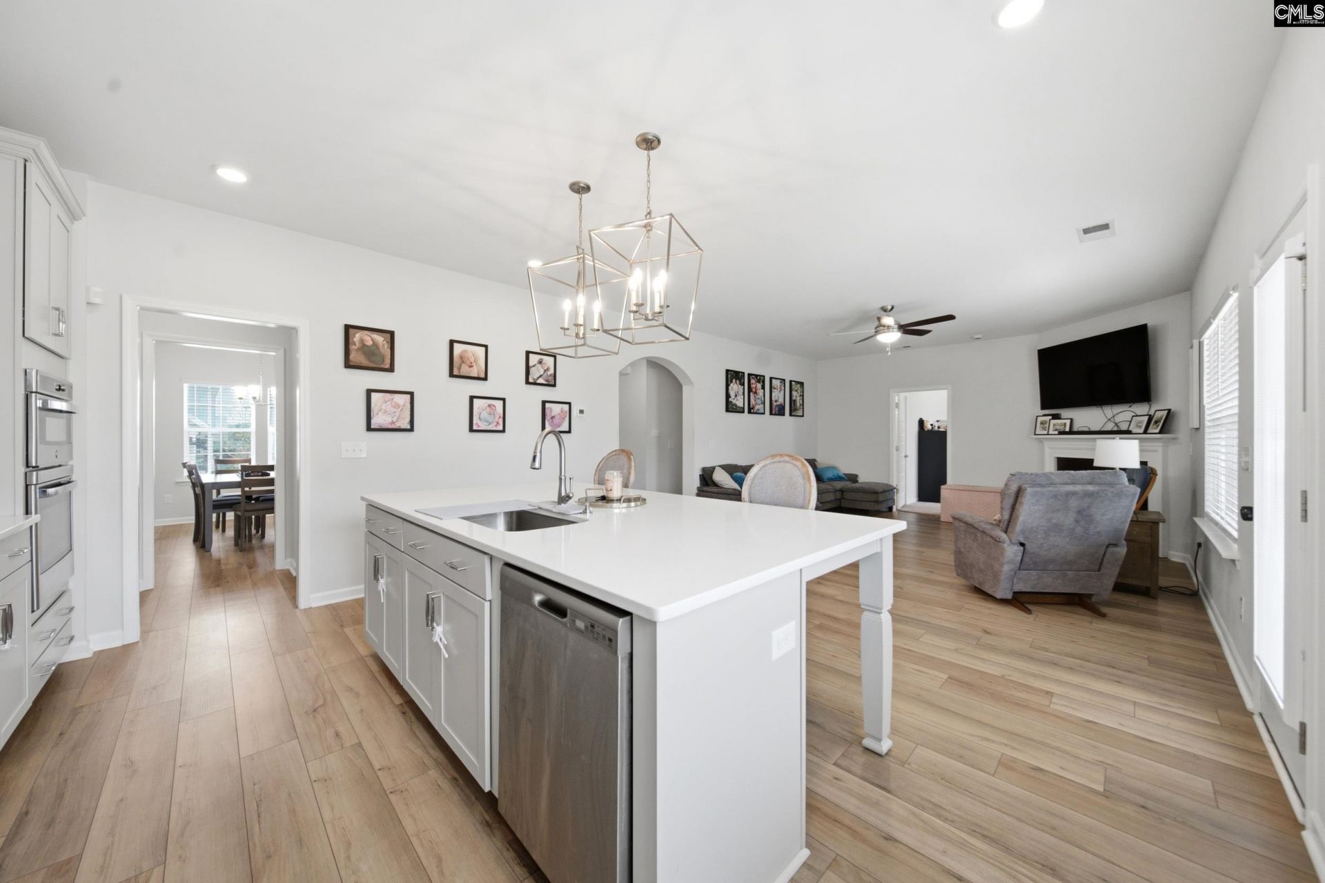 2818 Lugard Road  Photo 10