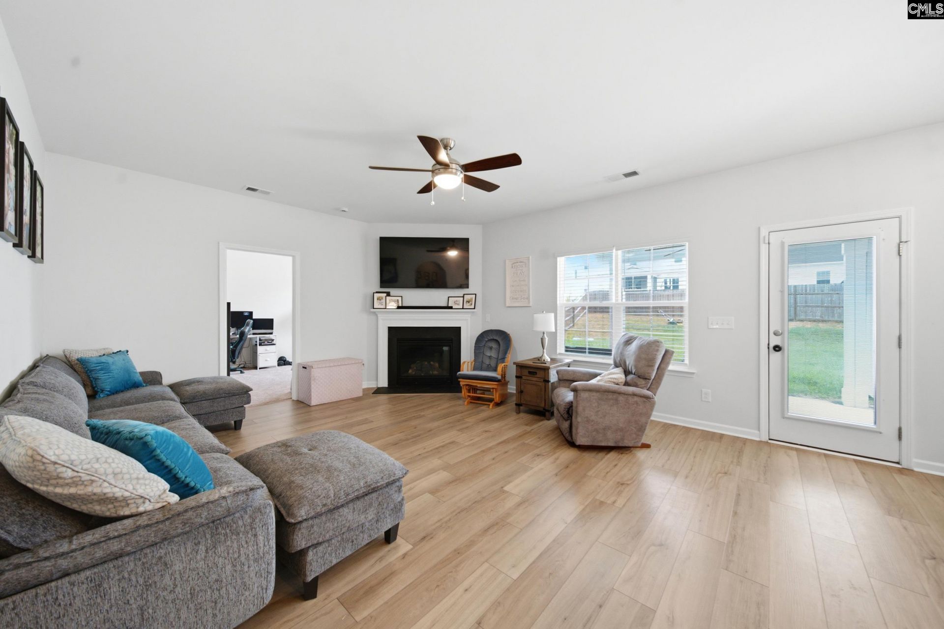 2818 Lugard Road  Photo 12