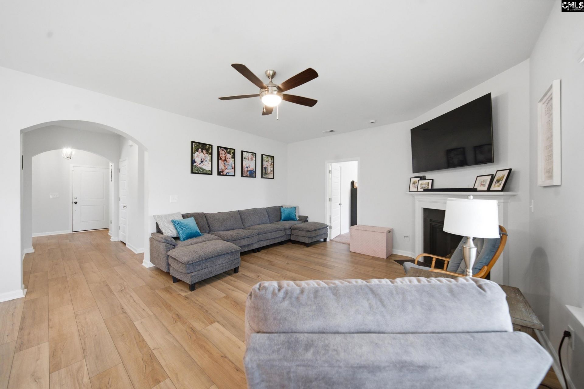 2818 Lugard Road  Photo 13