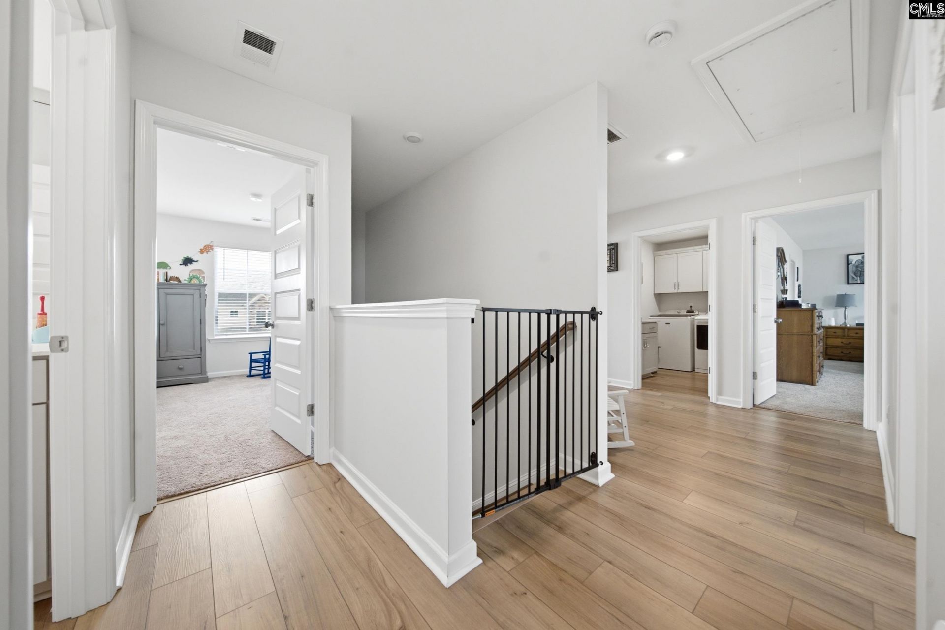 2818 Lugard Road  Photo 17