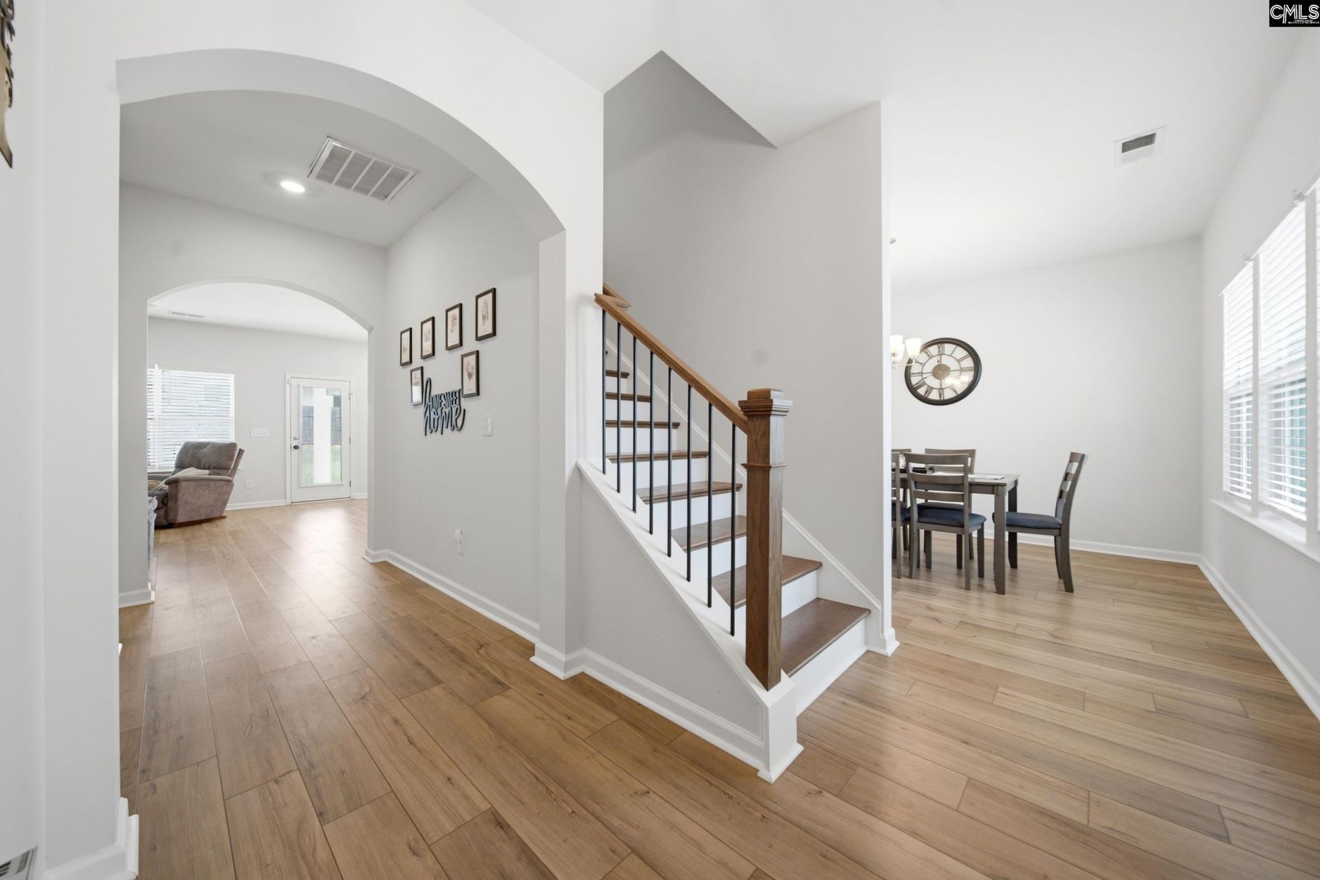2818 Lugard Road  Photo 4