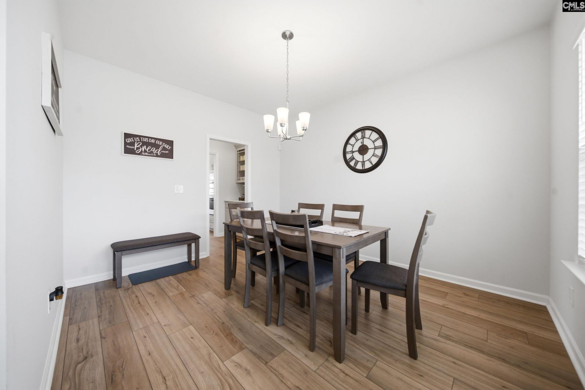 2818 Lugard Road  Photo 6
