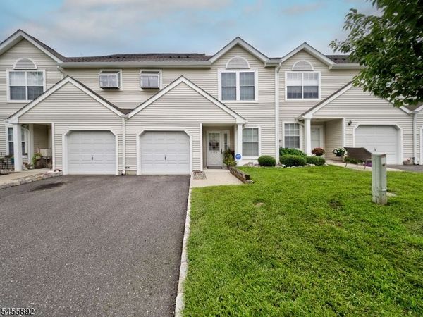 1102 Fox Hill Pl, Holland, NJ 08848