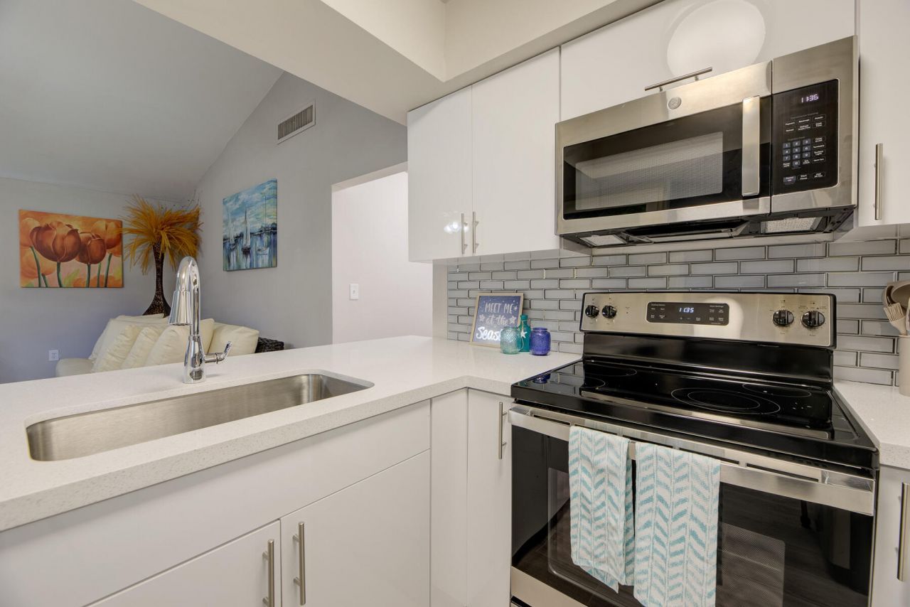 902 Palm Avenue, Unit 3, Boca Raton, FL 33432 Photo