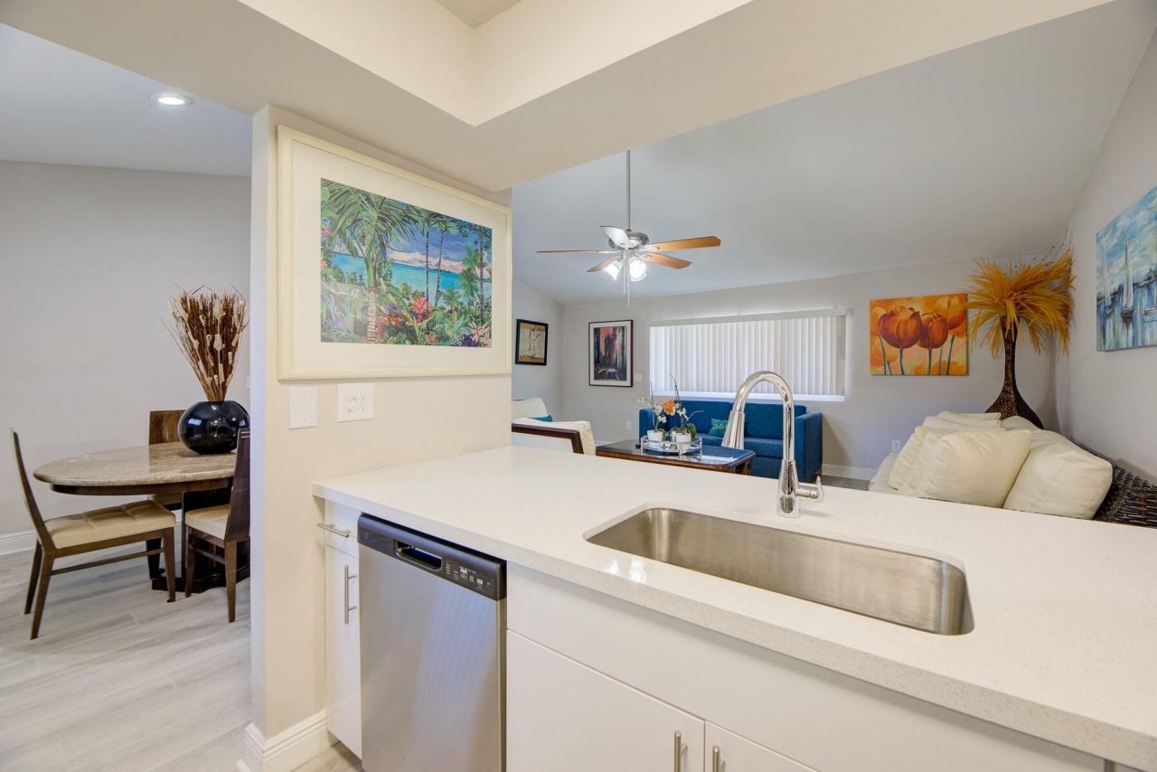 902 Palm Avenue, Unit 3, Boca Raton, FL 33432 Photo