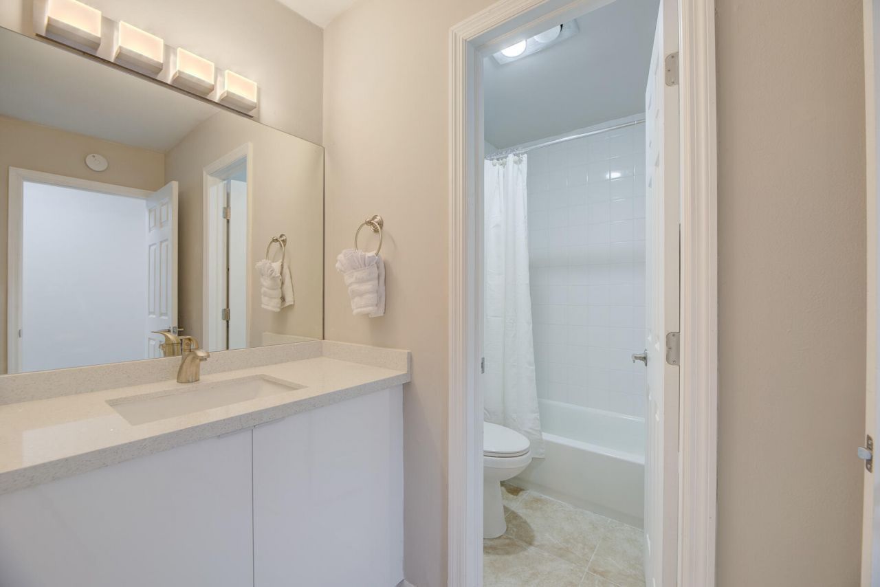902 Palm Avenue, Unit 3, Boca Raton, FL 33432 Photo