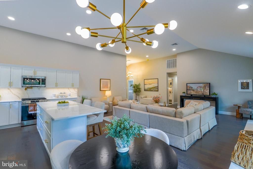 501 FLORA CIRCLE, SPRINGFIELD, PA 19064