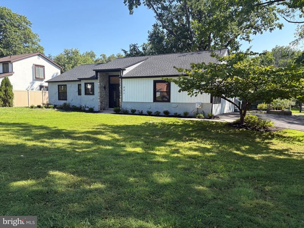 501 FLORA CIRCLE, SPRINGFIELD, PA 19064