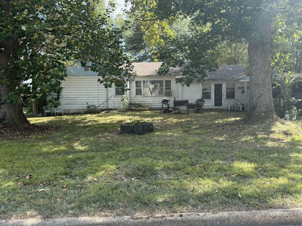 1038 Grace Avenue , West Plains, MO 65775